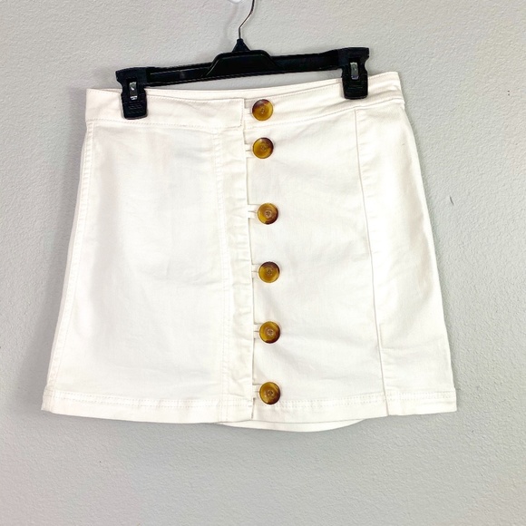 Free People Dresses & Skirts - Free People White Mini Skirt w/ Button Closure